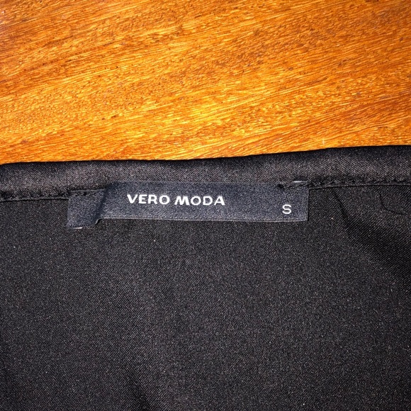 Vero Moda Sequin Halter Top - Picture 6 of 6